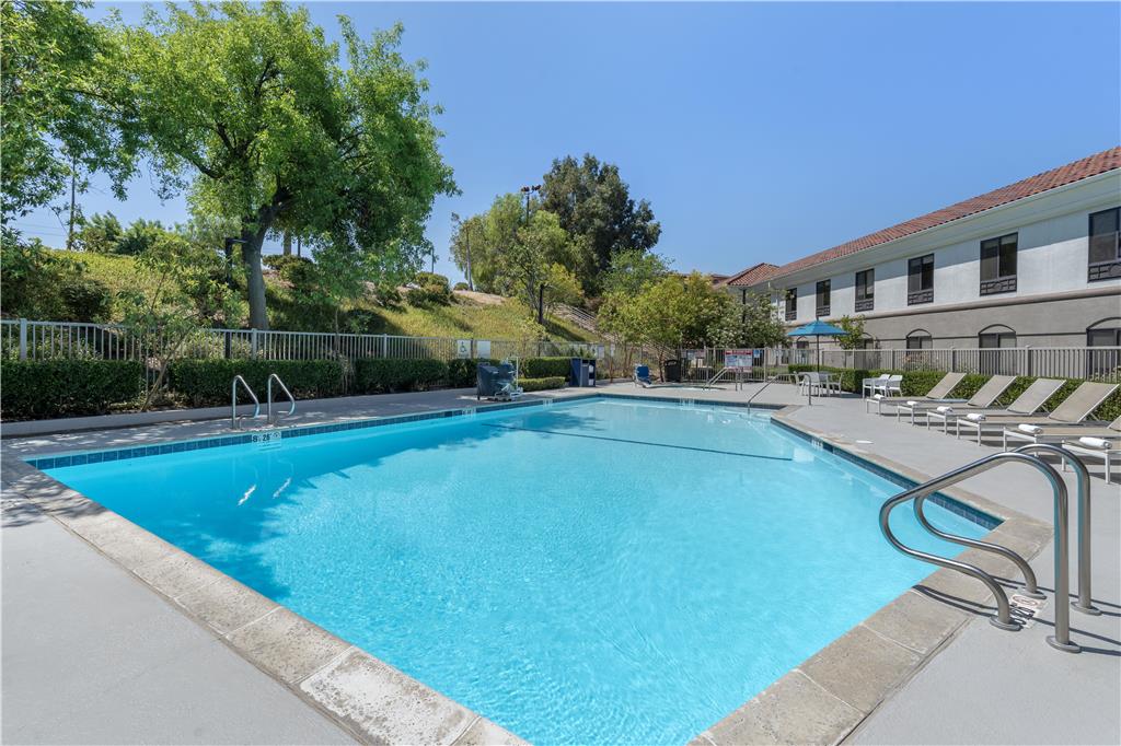 Best Western Valencia Six Flags Inn & Suites - photo 33