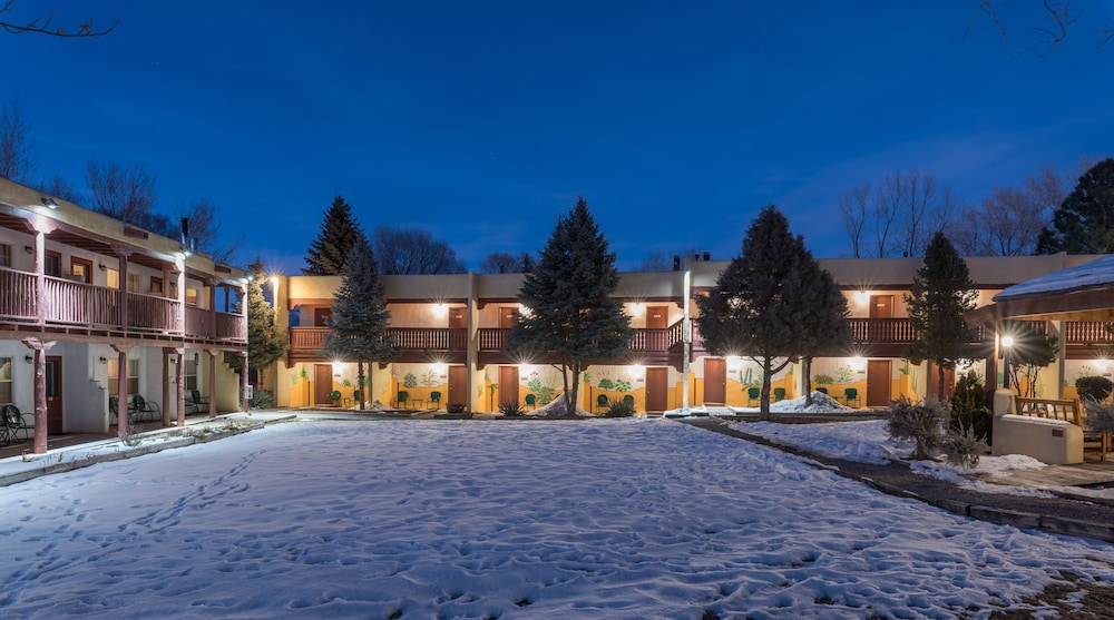 El Pueblo Lodge - photo 52