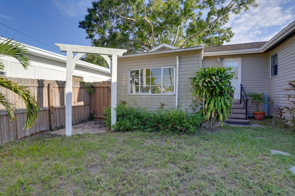 St Petersburg Vacation Rental Home w Pergola - photo 19