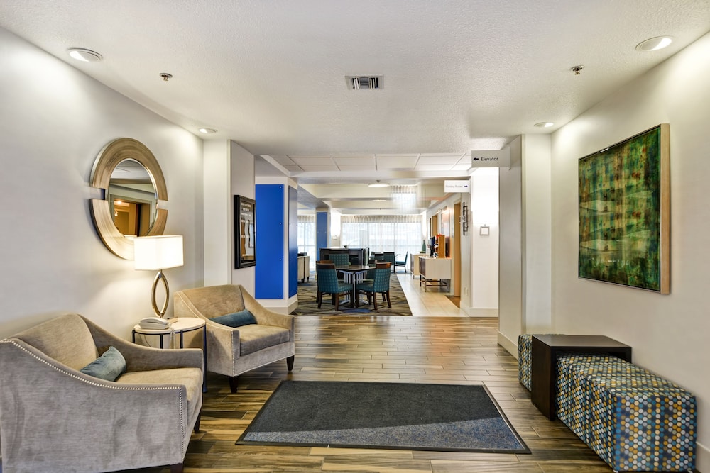 Holiday Inn Express & Suites New Berlin by IHG - photo 48
