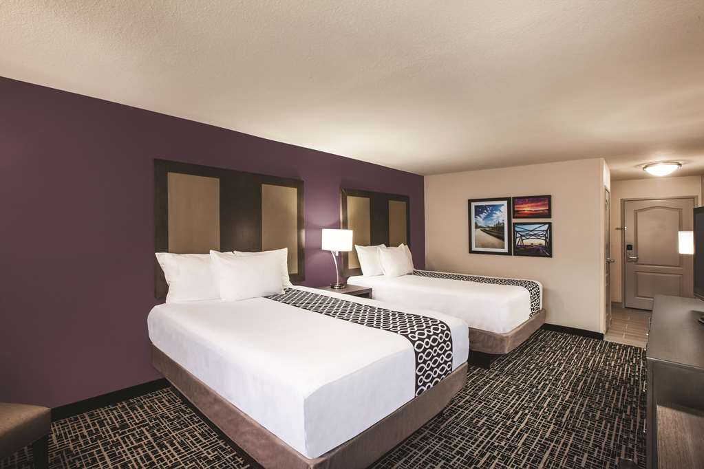 La Quinta Inn & Suites by Wyndham Walker Denham Springs - photo 8