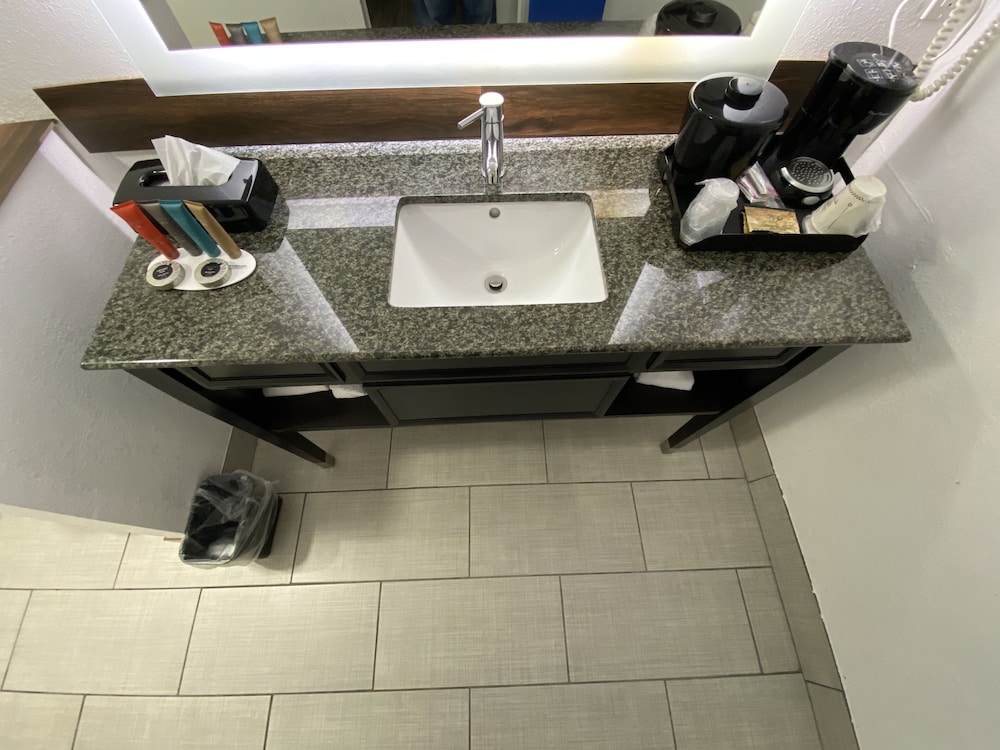 Lx Hotel Powered by ACW Circle - photo 57