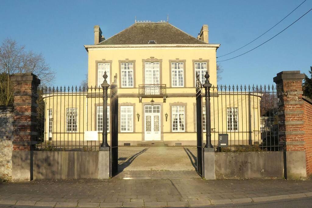 Petit Chateau a la Campagne. — 4-Star Luxury Hotel in Beloeil, Belgium