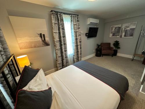 Entire Modern 7 Unit 7 Bath Boutique Inn - photo 14