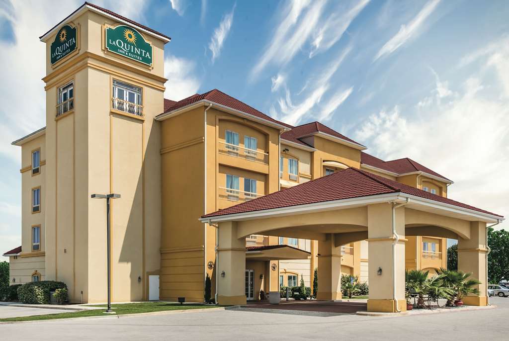 La Quinta Inn & Suites by Wyndham Brownwood - featured photo