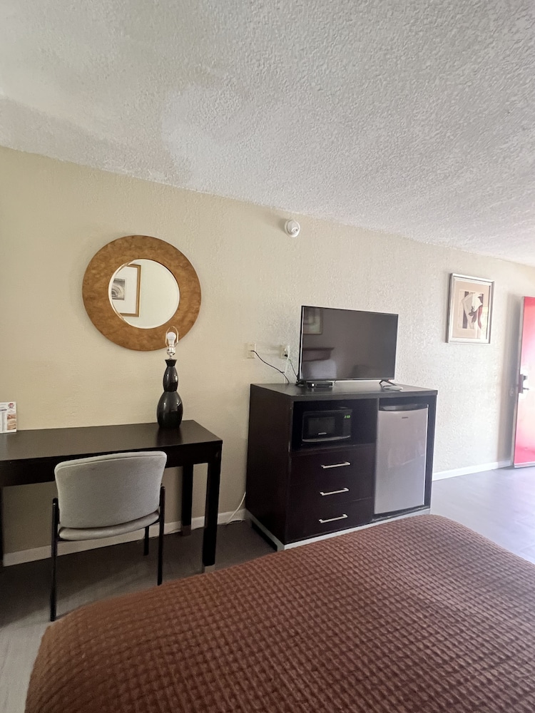Americas Best Value Inn Edna - photo 15