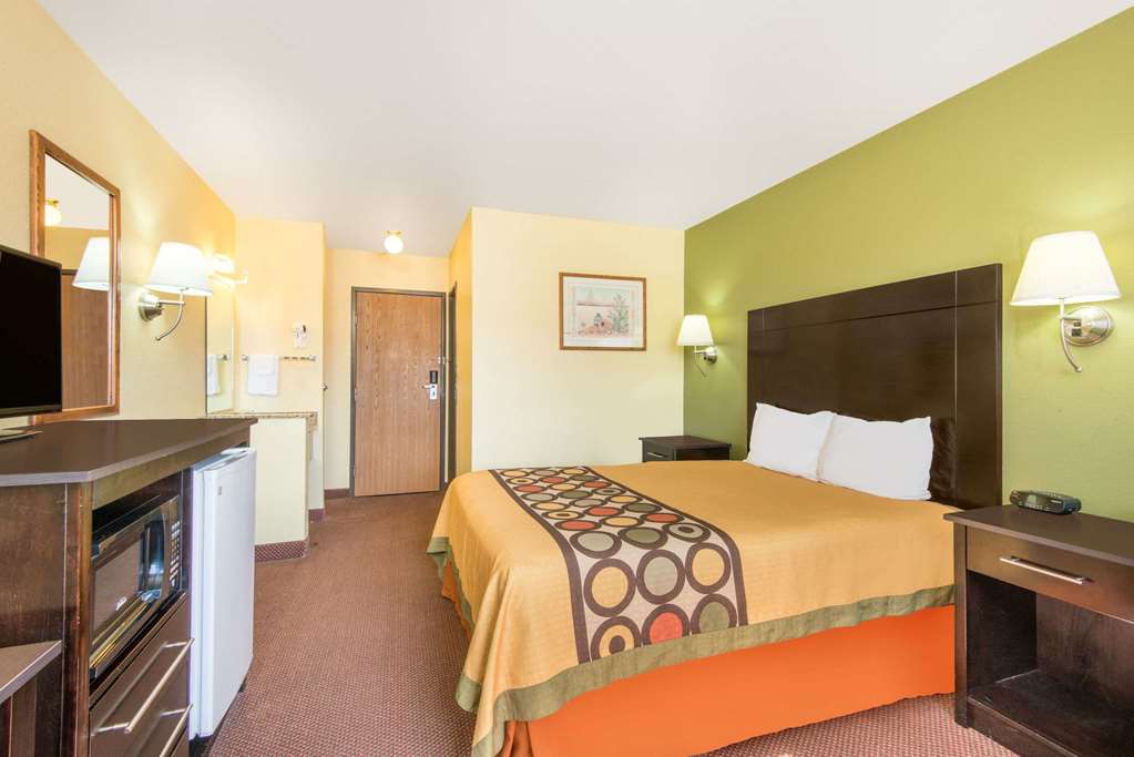 Super 8 by Wyndham Moriarty - photo 10
