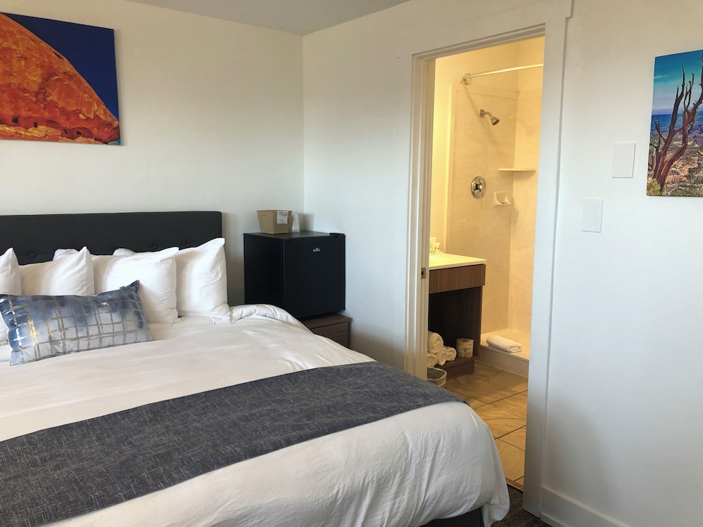 Blue Sage Inn & Suites - photo 21