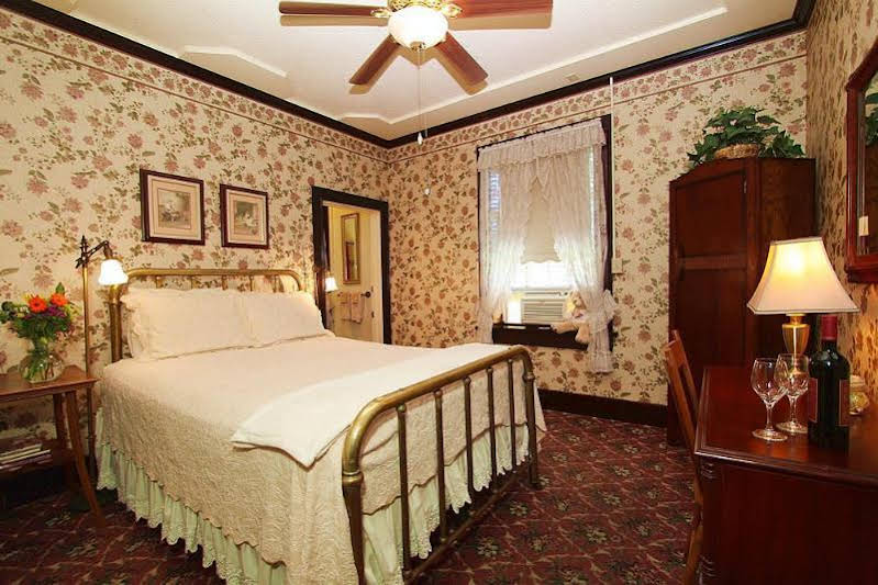 Historic National Hotel & Restaurant - photo 30