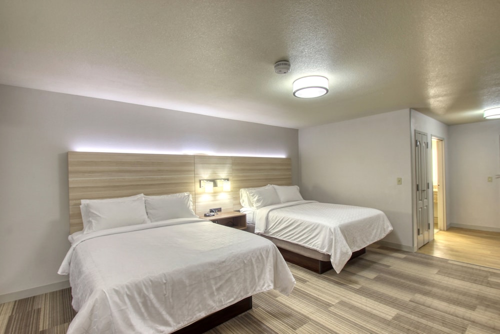 Holiday Inn Express Hotel & Suites Milwaukee Airport by IHG - photo 25