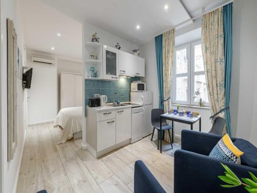 L & L Old Town Apartments Studio Apartment Lacroma