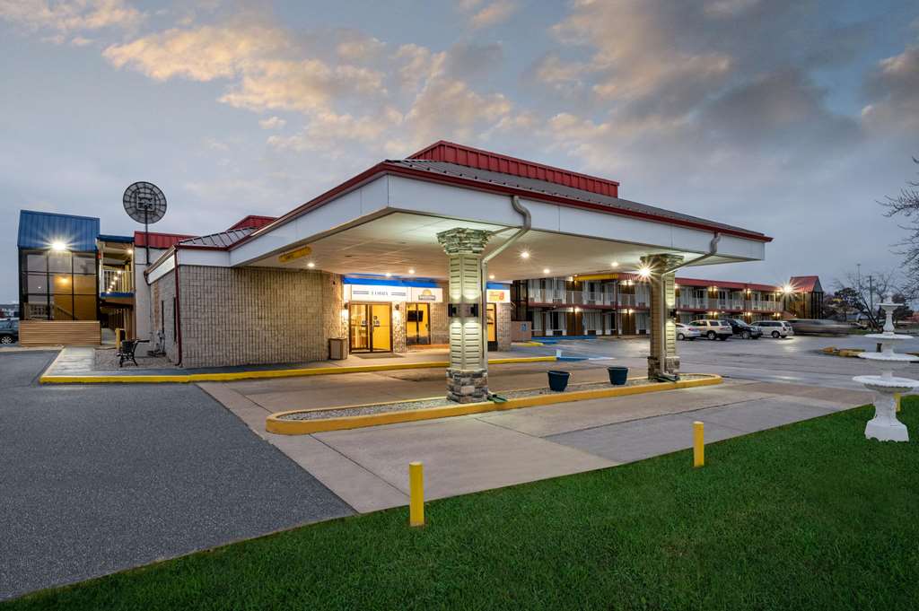 Days Inn by Wyndham Perrysburg Toledo - photo 5