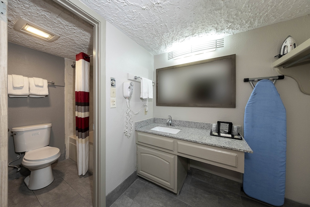 Red Roof Inn Monroe - photo 26