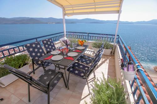 Apartment Empire — 4-Star Luxury Hotel in Opuzen, Croatia