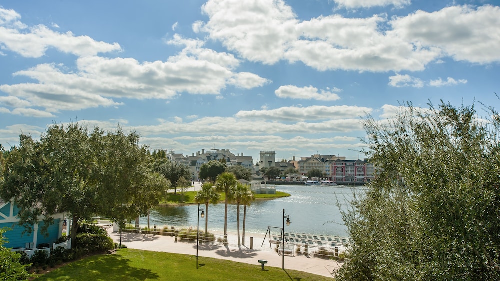 Disney's Yacht Club Resort - photo 29
