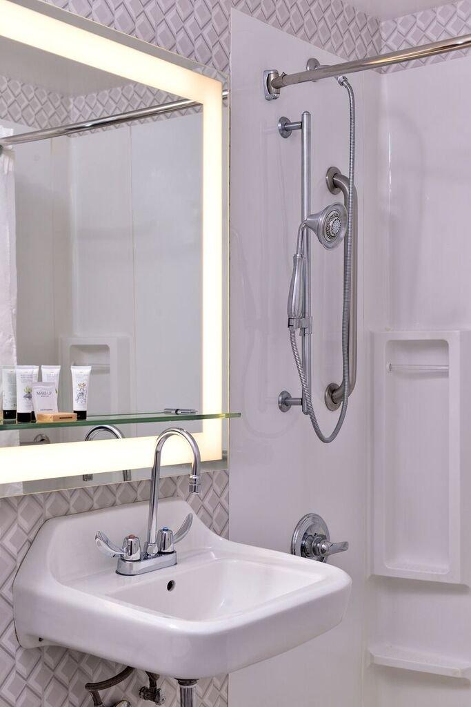 Red Lion Inn and Suites Brooklyn - photo 26