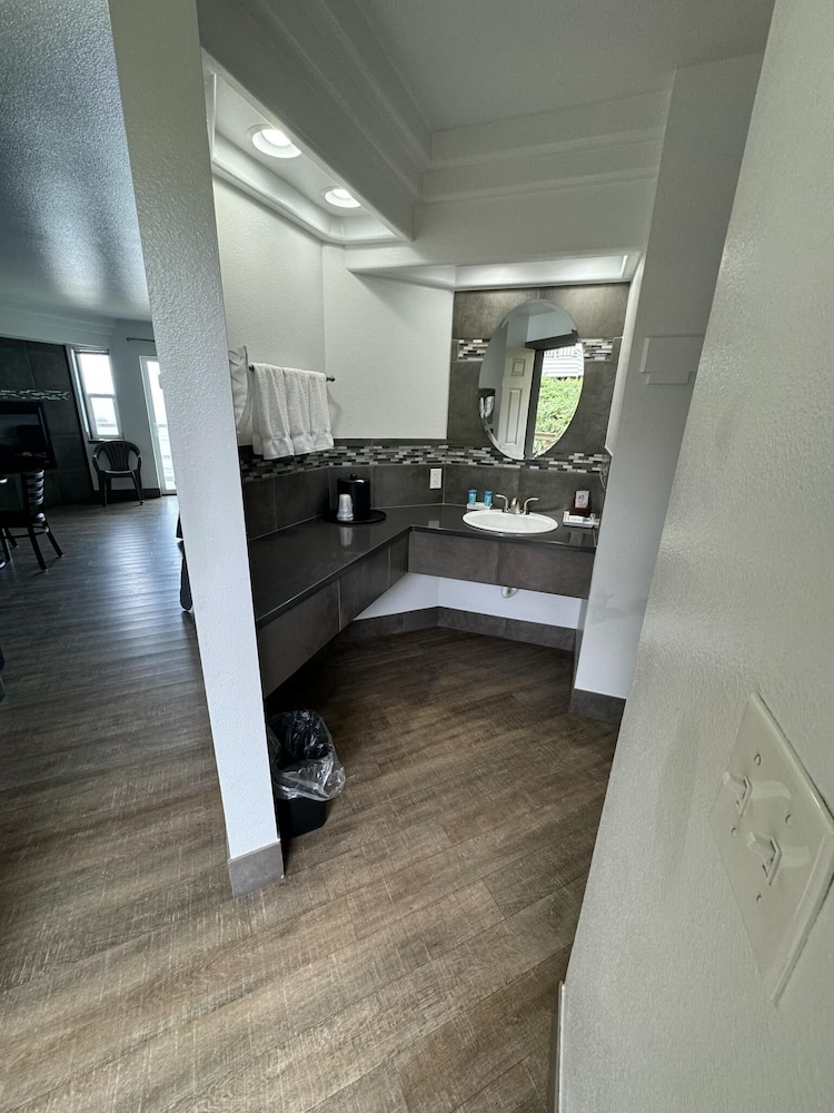 Sunset Oceanfront Lodging - photo 90
