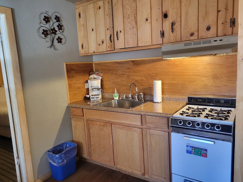 Sleepy Hollow Cabins and Hotel - photo 18