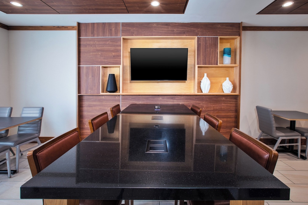 Holiday Inn Express & Suites Buffalo by IHG - photo 47