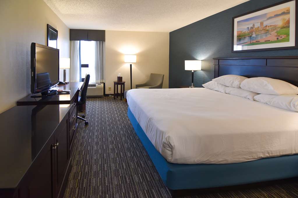 Best Western Plus Indianapolis North at Pyramids - photo 12