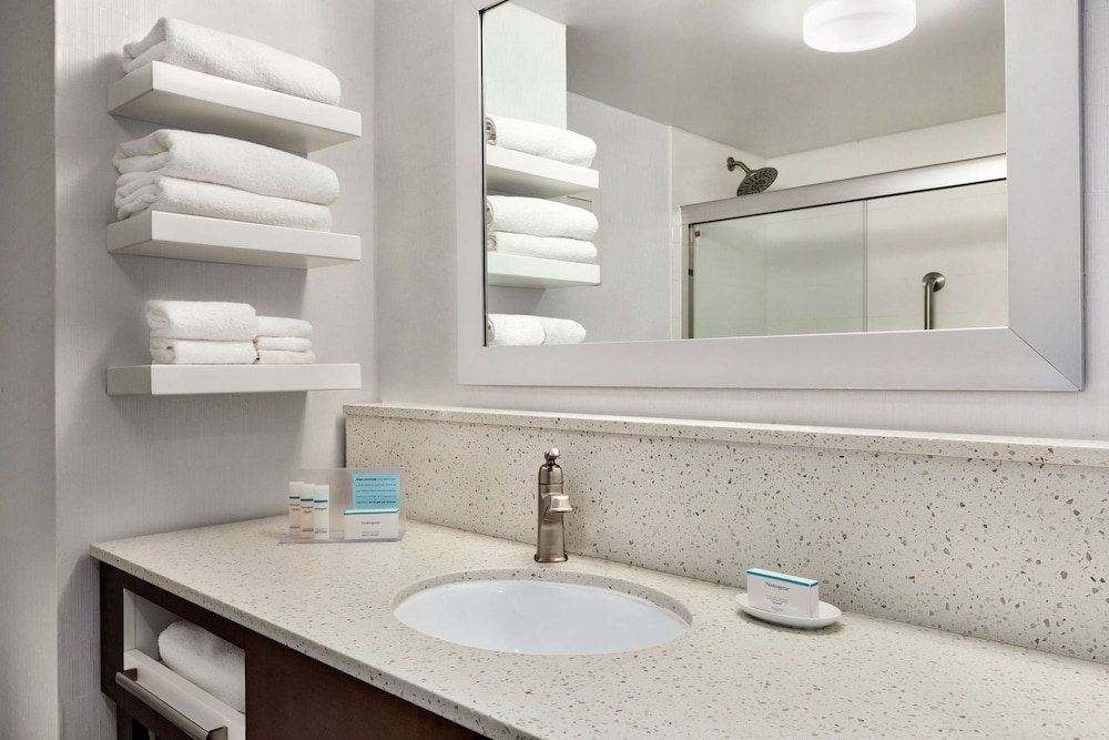 Hampton Inn Waycross - photo 13