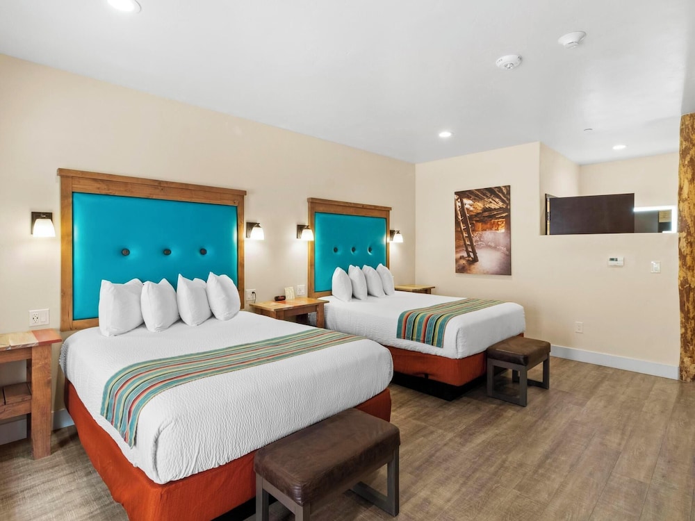 Bluff Dwellings Resort - photo 13