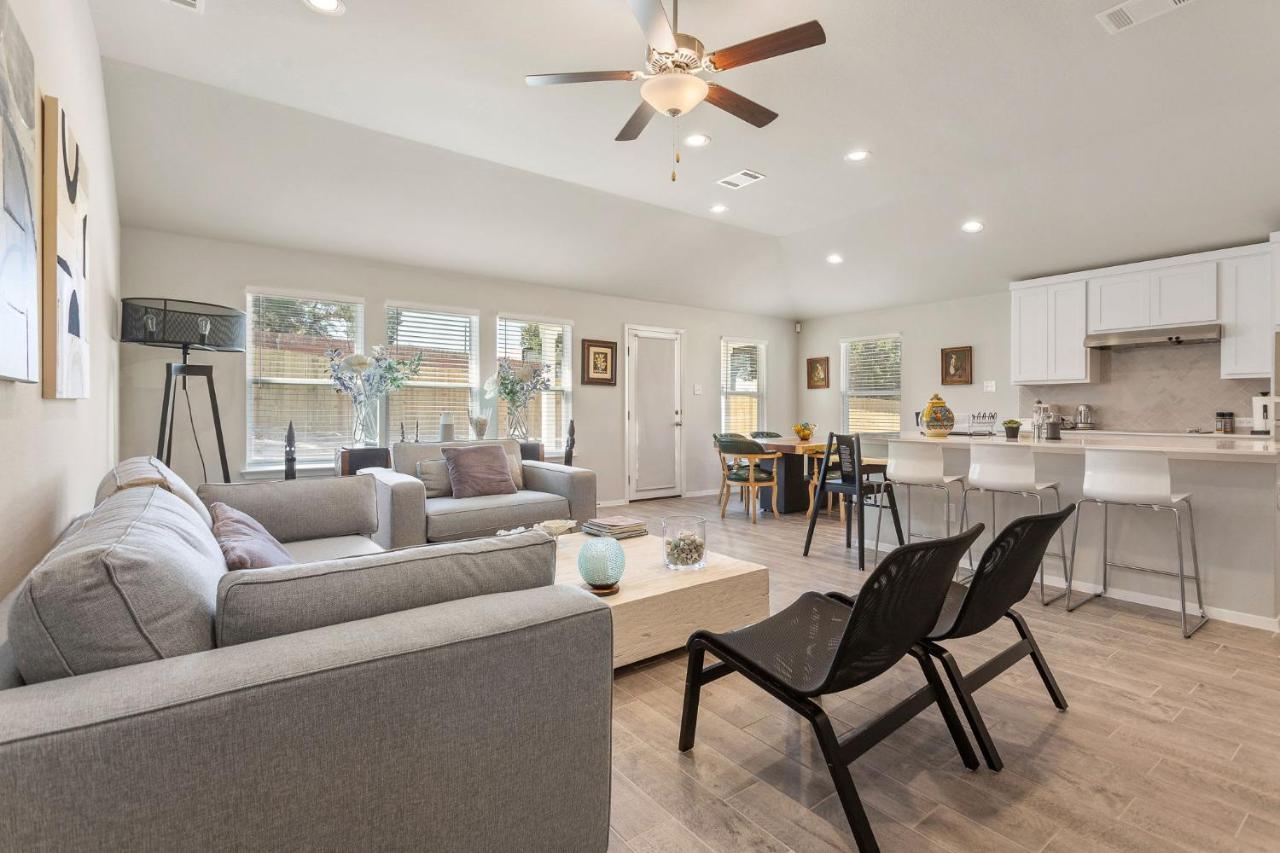 Brand New Lake Travis by Barcle — hotel in Leander