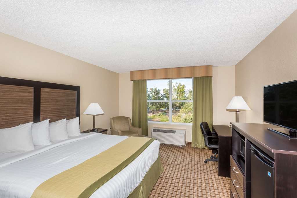 Baymont by Wyndham Fort Myers Airport - photo 12