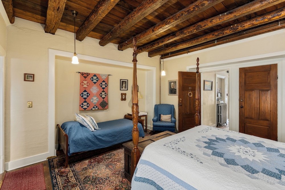 The Stagecoach Inn Bed & Breakfast and Five20 Social Stop - photo 28