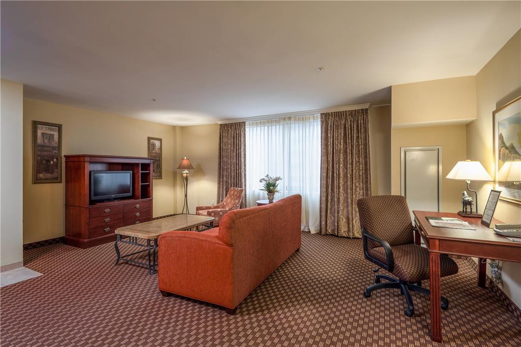 Arlington Court Suites a Clarion Collection Hotel - photo 35
