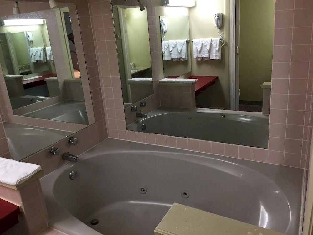Knights Inn Johnstown - photo 9