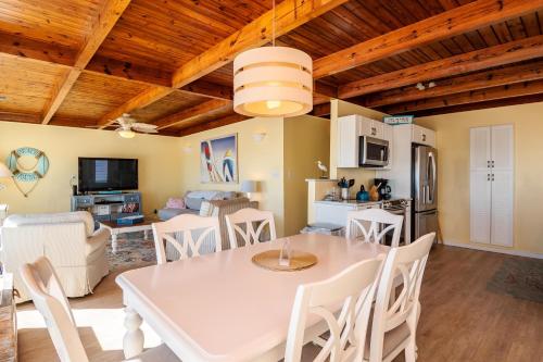 Lisa Lu by Oak Island Accommodations - photo 14