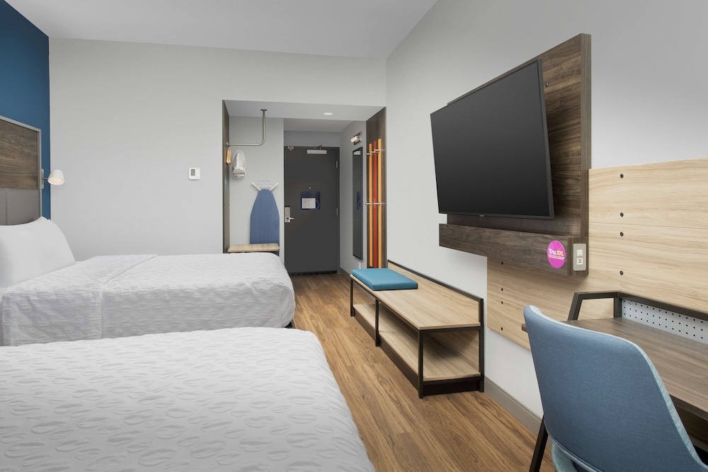 Tru by Hilton Charlotte Airport Lake Pointe - photo 9