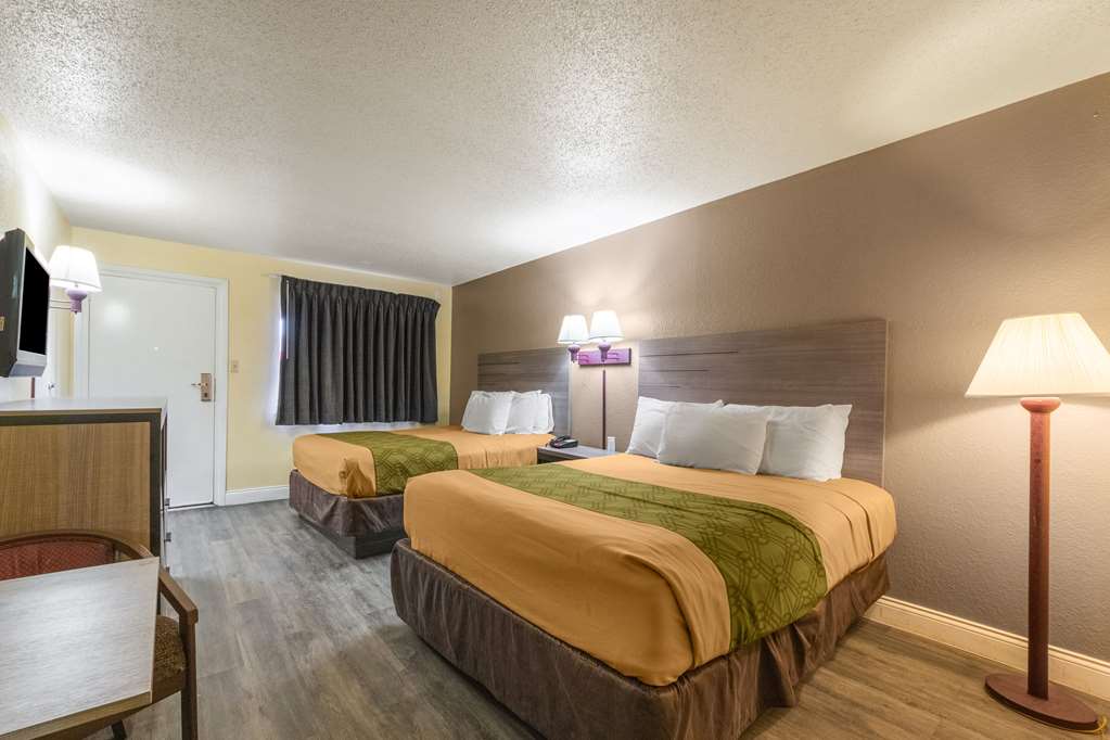 Econo Lodge San Marcos University Area - photo 17