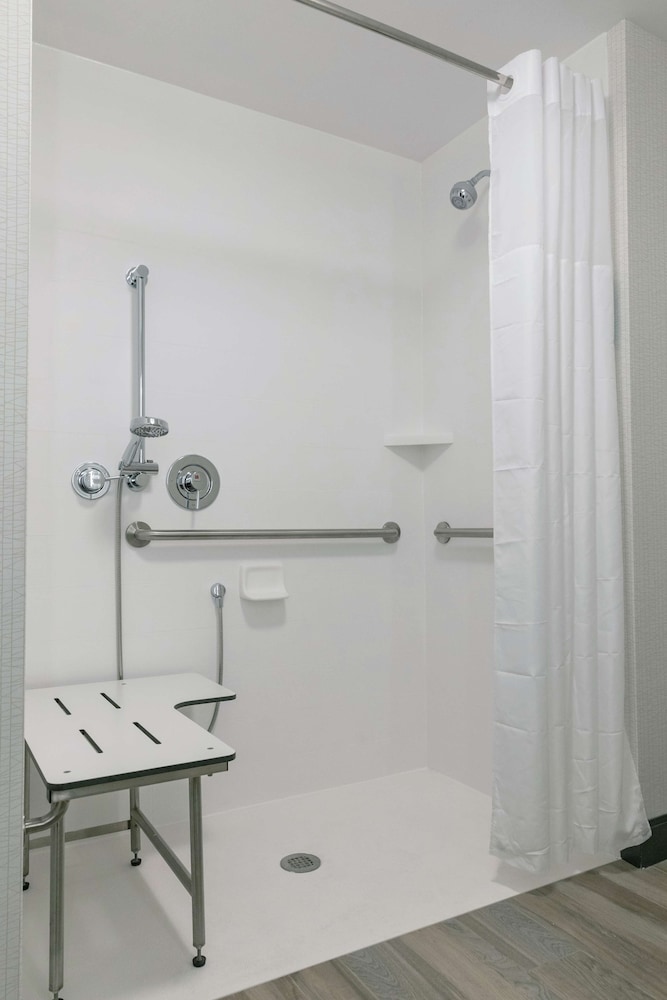 Hampton Inn Black Mountain - photo 11