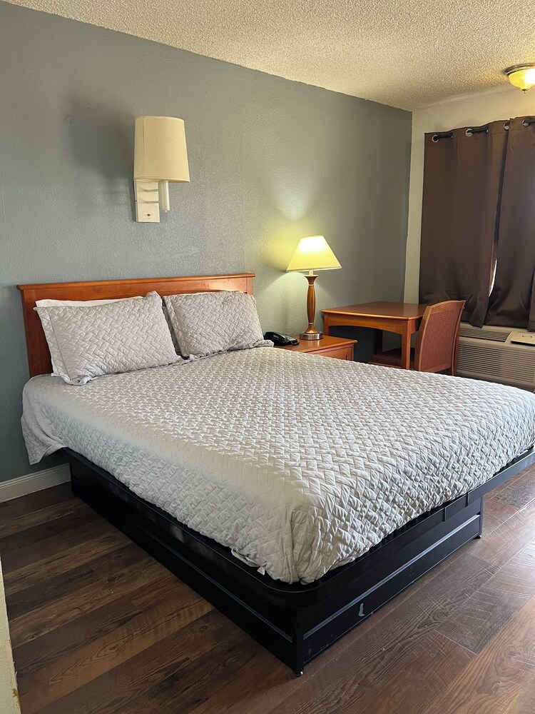 Oasis Inn & Suites - photo 19