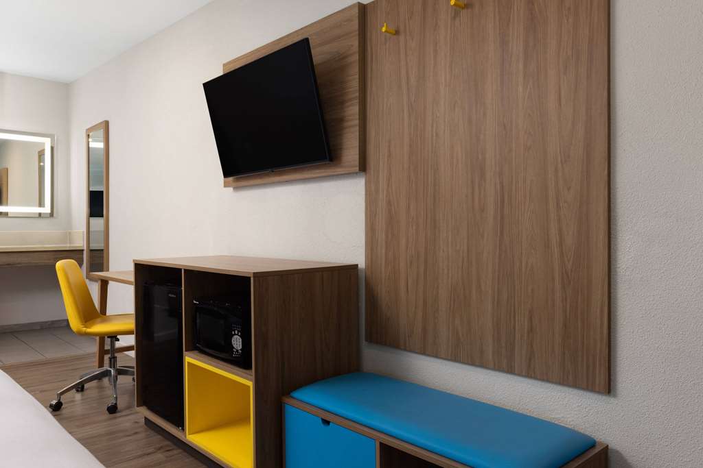 Days Inn by Wyndham Bakersfield - photo 15