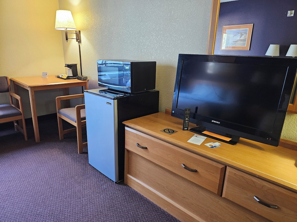 Fossil Creek Hotel And Suites - photo 8