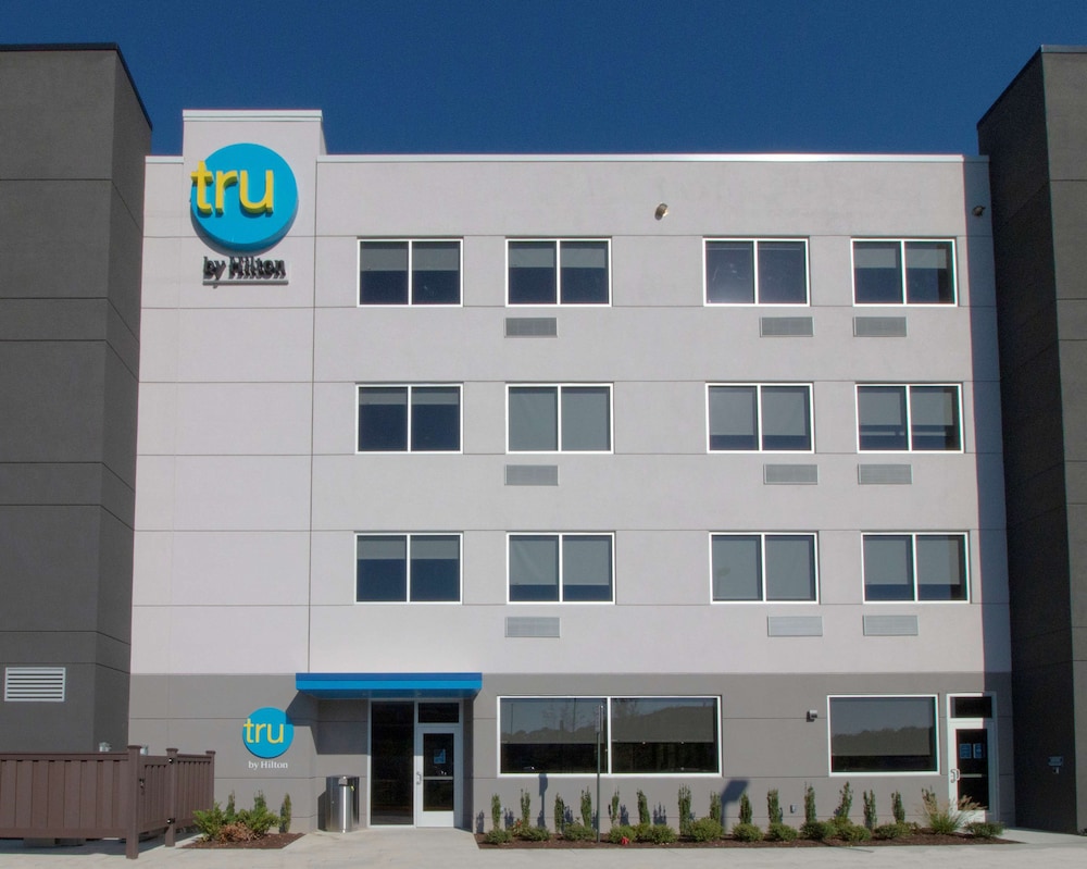 Tru By Hilton Norfolk Airport - photo 26