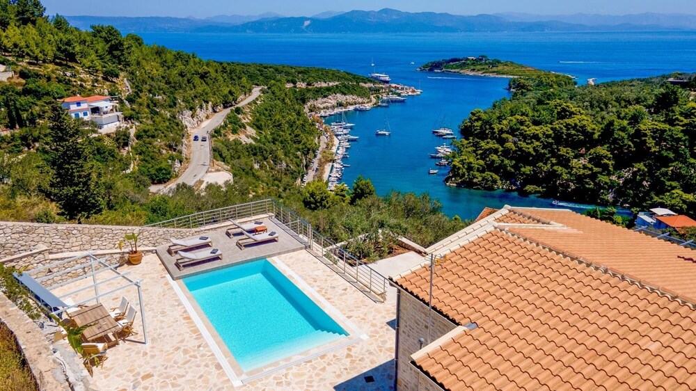 Above Blu Villa in Gaios — 4-Star Luxury Hotel in Gaios, Greece