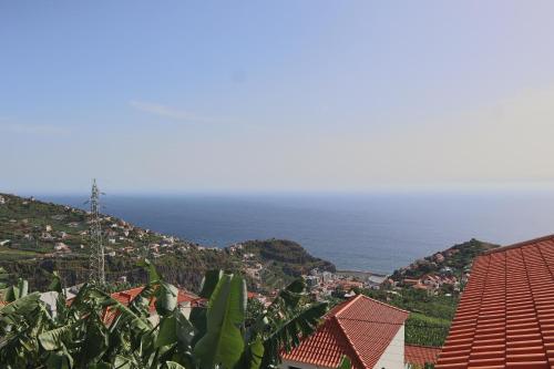 Fifty`s House 1 By Sam Houses — 4-Star Luxury Hotel in Ribeira Brava, Portugal