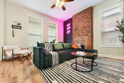 9 Bedroom House with King sized Bed near Bakery Square — 4-Star Luxury Hotel in Pittsburgh, United States