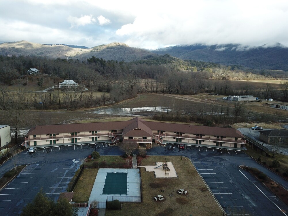 Mountain Valley Inn Dillard — Toccoa