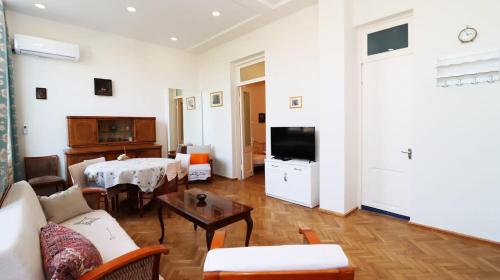 City Center Charm Family Apartment By Wehost