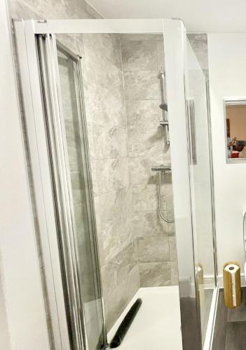 Folkestone Accommodation Large Home in Sandgate — 4-Star Luxury Hotel in Folkestone, United Kingdom