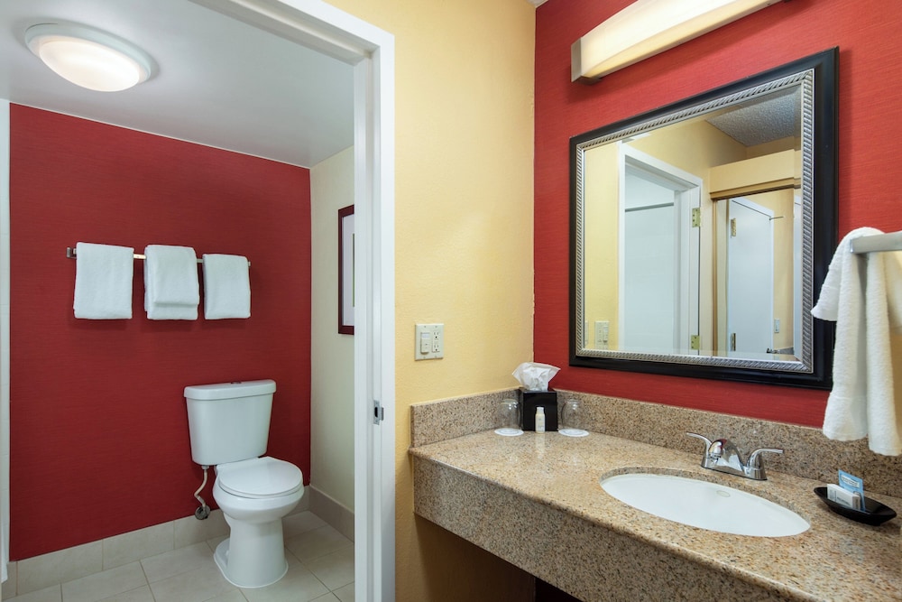 Courtyard by Marriott San Diego Sorrento Valley - photo 11