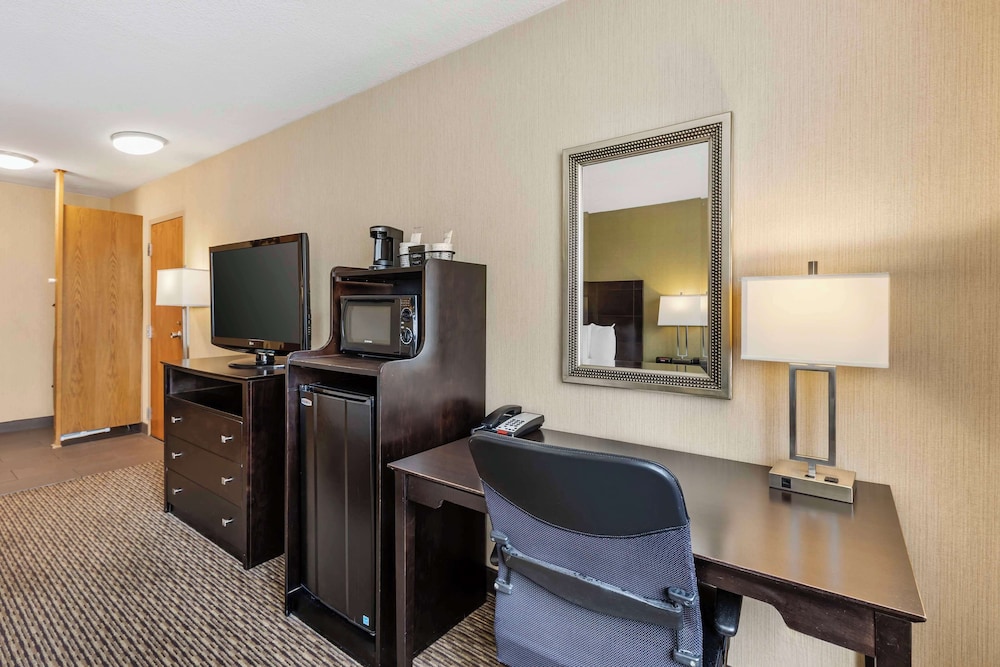 Hotel Watertown - photo 10