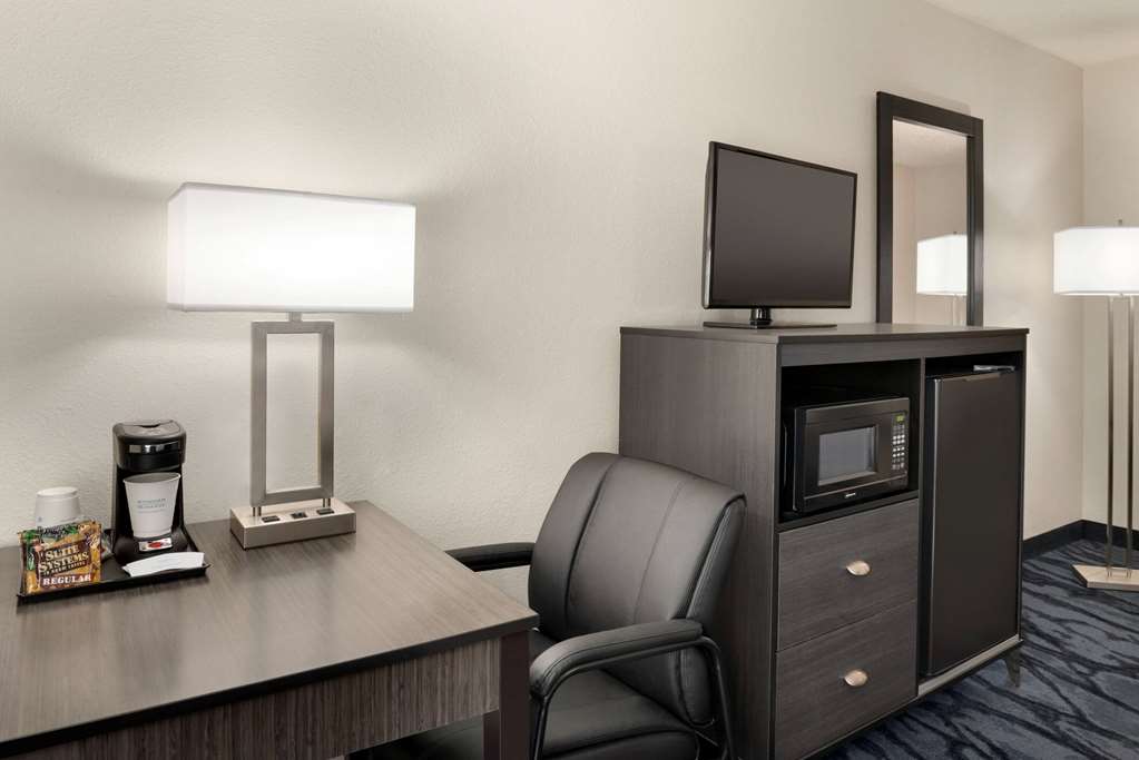 Baymont Inn & Suites by Wyndham Swanton Toledo Airport - photo 18