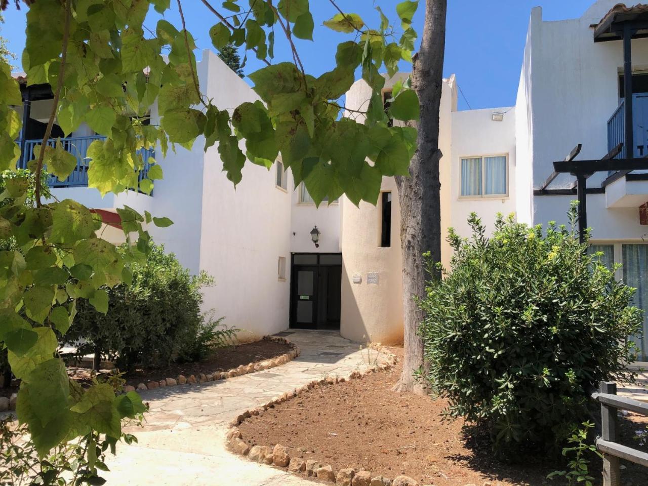 Paphos Gardens 1BR Apt Near Pool 5 Mins To Beach And Shops