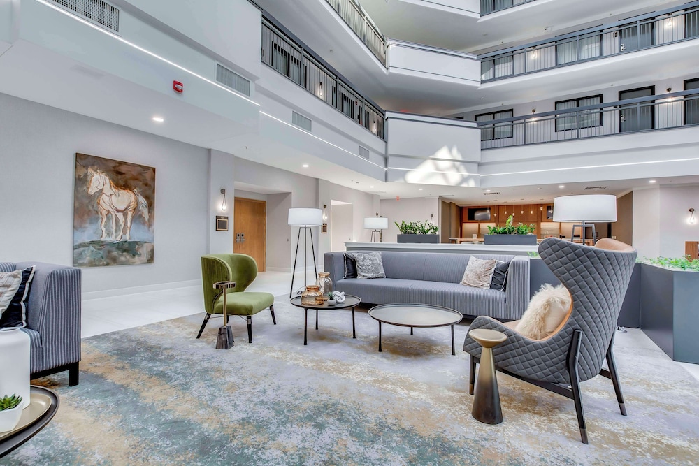 Embassy Suites Louisville East - photo 4